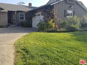 13400 Weddington St in Los Angeles, CA - Building Photo - Building Photo