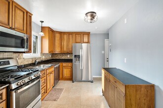 12010 Glenpark Dr in Maryland Heights, MO - Building Photo - Building Photo