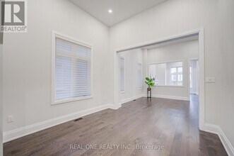 2440 Edward Leaver Trl in Oakville, ON - Building Photo - Building Photo