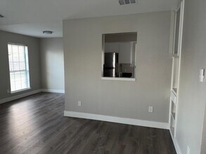 211 Shrum Ct in Irving, TX - Building Photo - Building Photo
