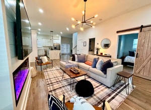 240 Laurel Ave SW in Atlanta, GA - Building Photo - Building Photo