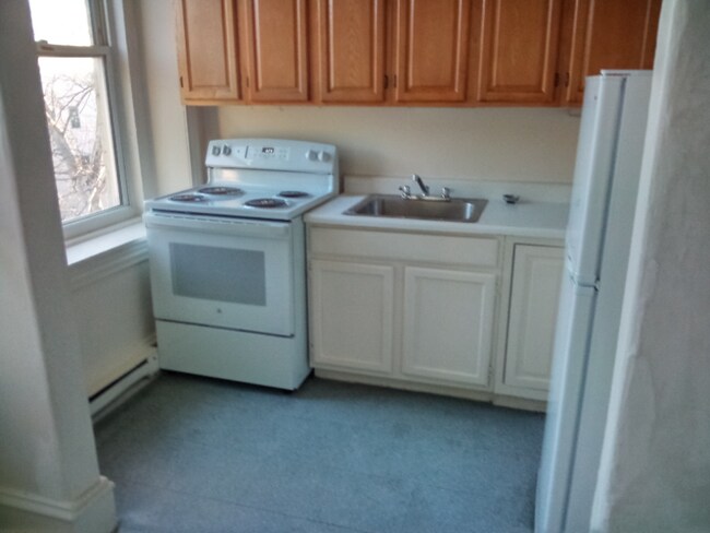 1029 Penn St-Unit -3rd floor front in Reading, PA - Building Photo - Building Photo