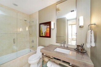 9705 Collins Ave, Unit 605N in Bal Harbour, FL - Foto de edificio - Building Photo