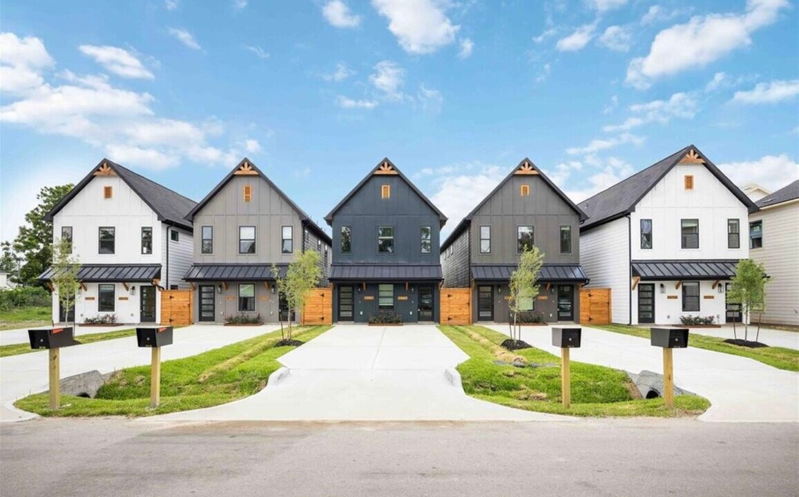 8021 Cora St in Houston, TX - Building Photo