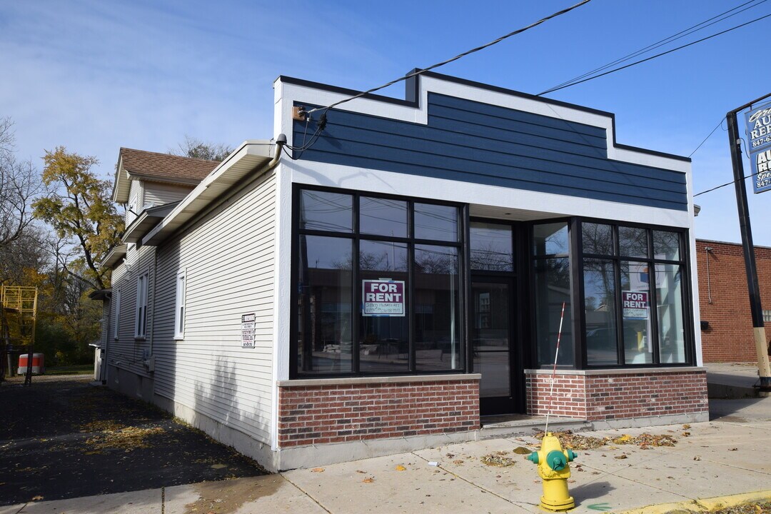 412 Lincoln Ave in Fox River Grove, IL - Building Photo