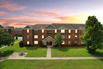 Valera East in Greenville, NC - Foto de edificio - Building Photo