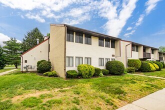 2 Avon Dr E in East Windsor, NJ - Building Photo - Building Photo