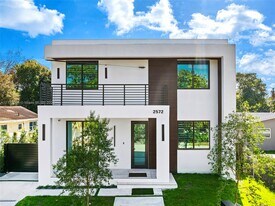 2572 NE 182nd Terrace in North Miami Beach, FL - Building Photo
