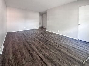 2830 S Burdick St in Kalamazoo, MI - Foto de edificio - Building Photo
