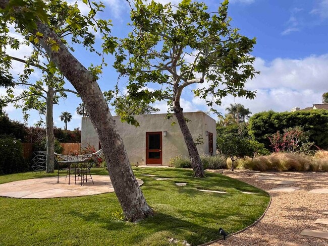 property at 2330 Calle Del Oro