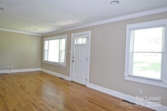 601 S Cedar Ave in Newton, NC - Foto de edificio - Building Photo