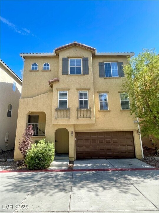 6484 Arbury Hall in Las Vegas, NV - Building Photo