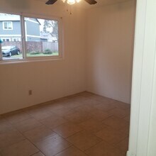 101 N 10th St, Unit 5 in Creswell, OR - Building Photo - Building Photo