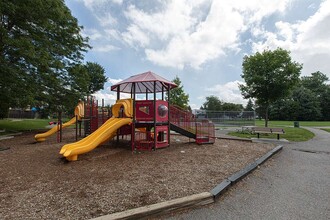 Surrey Place Townhomes in Ottawa, ON - Building Photo - Building Photo