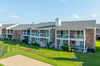 Fairway Condominiums in Granbury, TX - Building Photo - Building Photo