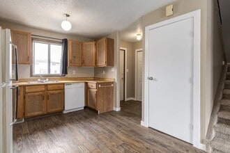 Blue Sage Townhouses in Moose Jaw, SK - Building Photo - Building Photo