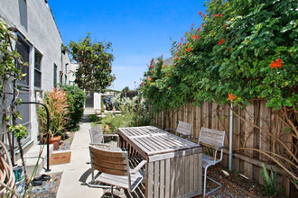 2202 20th St in Santa Monica in Santa Monica, CA - Foto de edificio - Building Photo