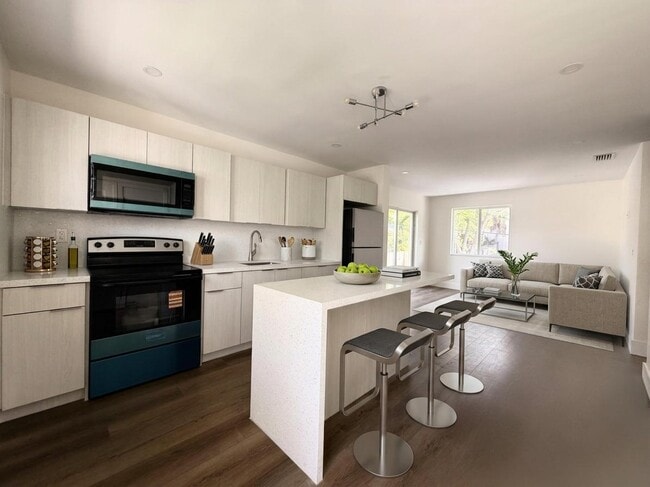 1910 SW 17th Ave in Miami, FL - Building Photo - Building Photo