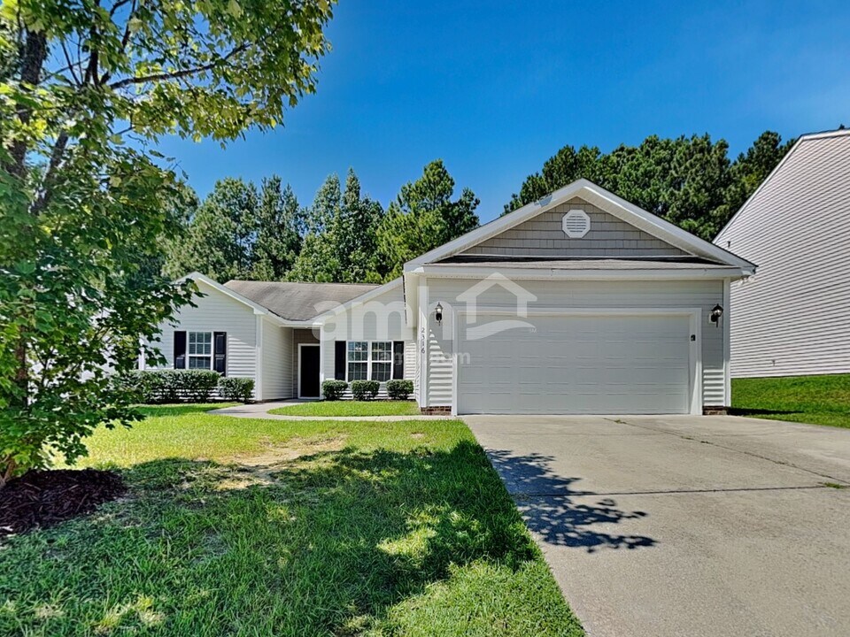 2316 King Malcolm Ln in Zebulon, NC - Building Photo