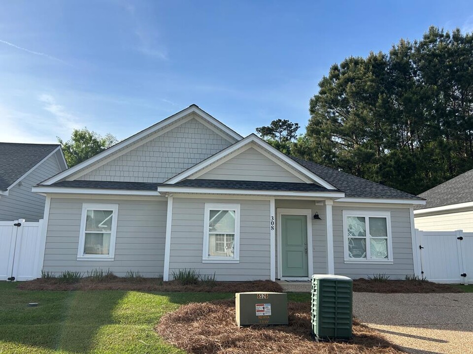 308 Summercreek Cove in Thomasville, GA - Building Photo