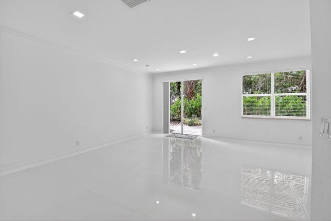 16081 Poppy Seed Cir in Delray Beach, FL - Building Photo - Building Photo
