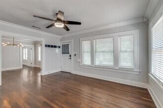 1011 W Allen Ave in Fort Worth, TX - Building Photo - Building Photo