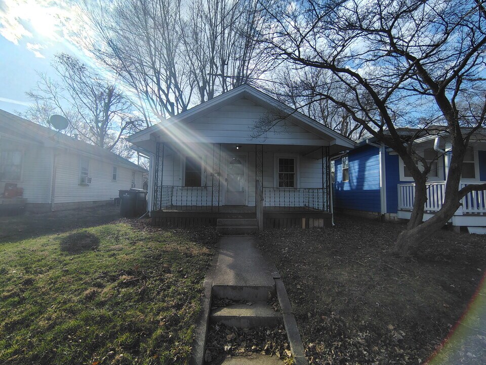 2439 Chase St in Anderson, IN - Building Photo