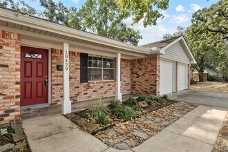 10429 Moorberry Ln in Houston, TX - Building Photo - Building Photo