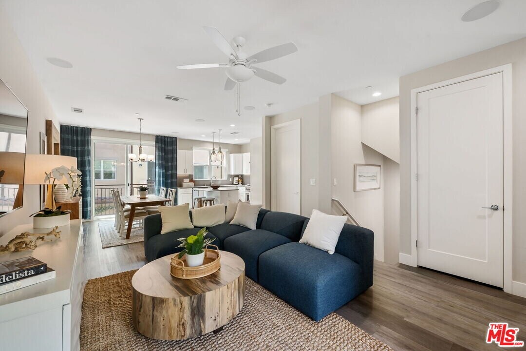 4373 Paxton Pl in Calabasas, CA - Building Photo
