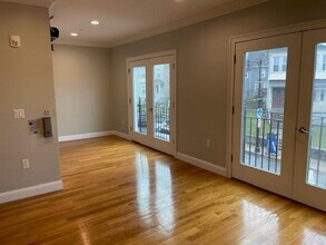1664 Dorchester Ave, Unit Unit # 2 in Boston, MA - Foto de edificio - Building Photo