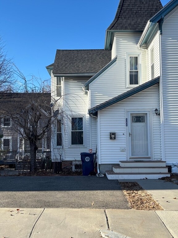 343 Linwood Ave, Unit #1 in Newton, MA - Building Photo - Building Photo