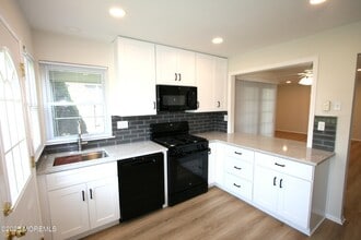 19 Flintshire Terrace in Manchester Township, NJ - Building Photo - Building Photo