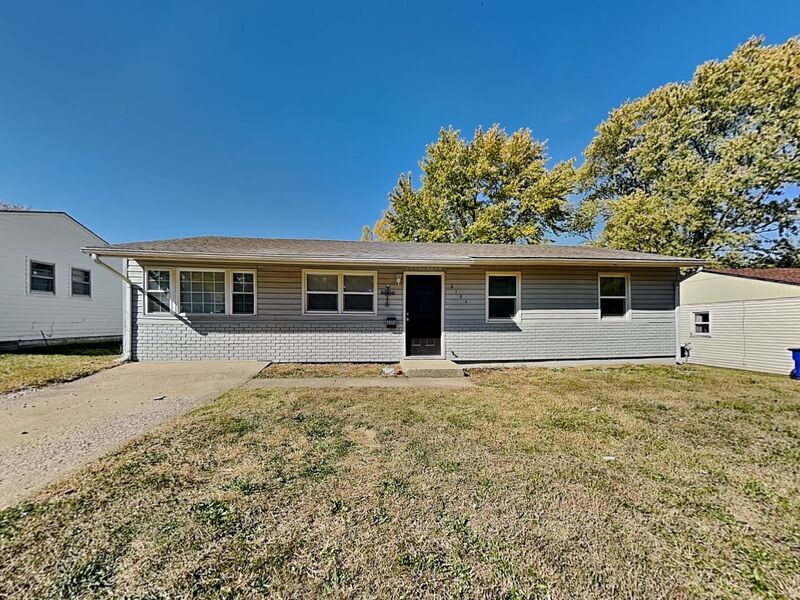 6104 E 148th St in Grandview, MO - Building Photo