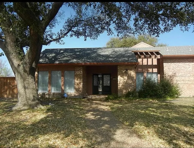 property at 3605 Tennis Pl