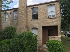 8646 Maplecrest Dr in Houston, TX - Building Photo