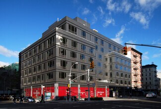 300 W 17th St in New York, NY - Building Photo - Building Photo
