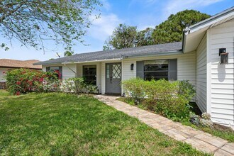 115 Gibraltar St in Royal Palm Beach, FL - Building Photo - Building Photo