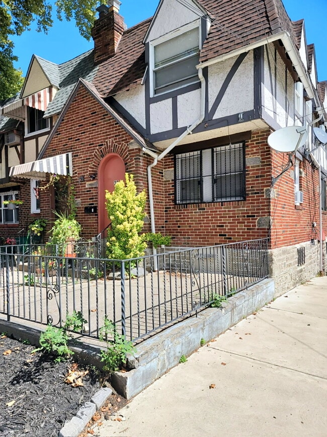 29 Springton Rd, Unit 3 in Upper Darby, PA - Building Photo - Building Photo
