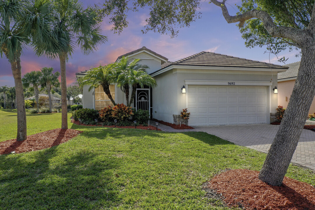 9692 SW Flowermound Cir in Port St. Lucie, FL - Building Photo