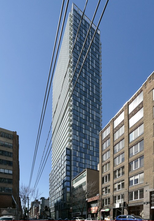 334 Adelaide St W in Toronto, ON - Building Photo