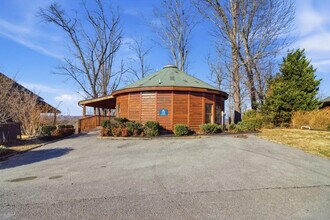 1080 Towering Oaks Dr in Sevierville, TN - Building Photo - Building Photo