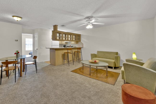 Brentwood Apartments in McAllen, TX - Building Photo - Interior Photo