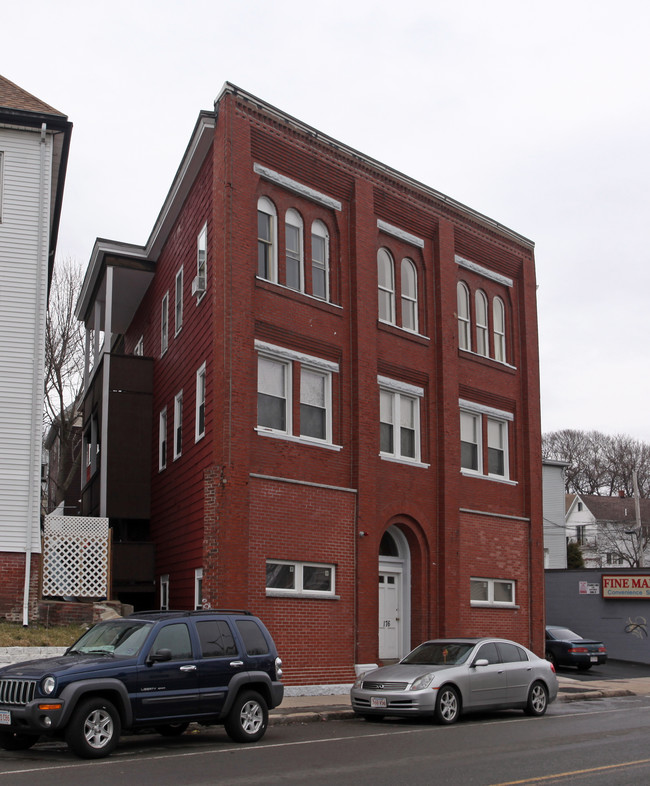 176 Ferry St in Everett, MA - Building Photo - Building Photo