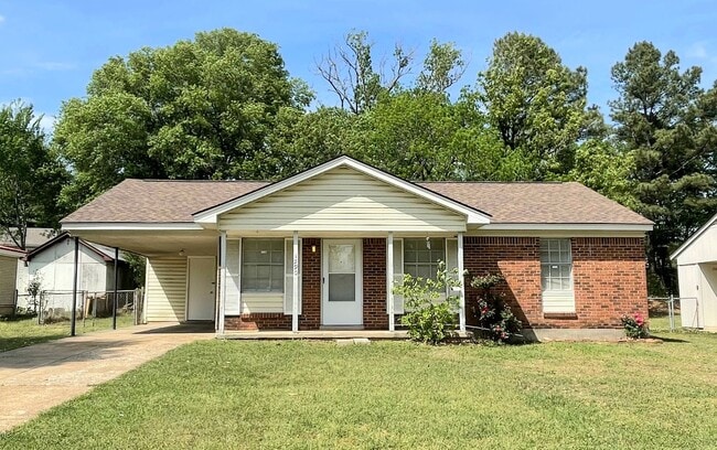 1590 Custer Dr