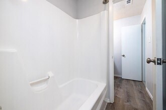 2438 N Graham Dr in Arlington, TX - Building Photo - Building Photo