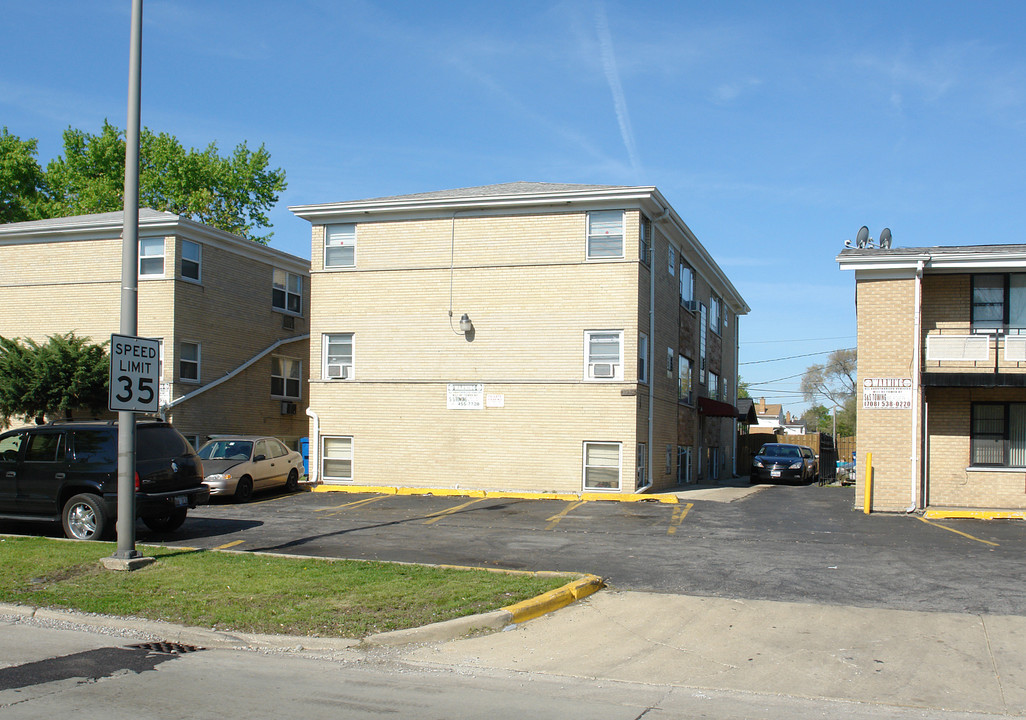 1510 N 1st Ave in Melrose Park, IL - Building Photo