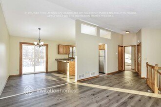 3746 Hamlet Ave N in Oakdale, MN - Foto de edificio - Building Photo