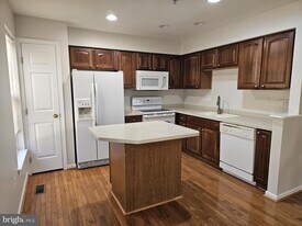 7136 Deep Falls Way in Elkridge, MD - Building Photo