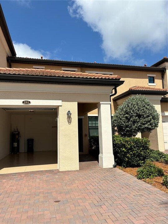 10054 Crooked Crk Dr in Venice, FL - Building Photo