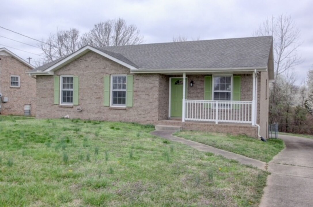 1304 Sonja Dr in Clarksville, TN - Building Photo